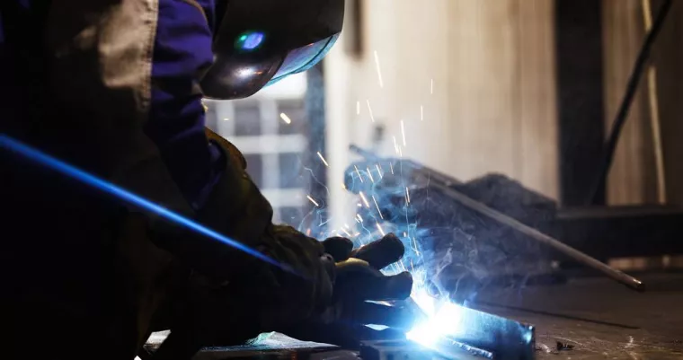 Création de soudure sur châssis voiture, Bordeaux, Atelier FORTIN
